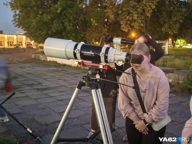 Три телескопа привезли рязанские любители астрономии на две площадки в городе | Источник: Кристина Мельникова