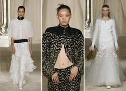 Торжество белого и невеста в финале: как прошел показ Chanel — последний перед приходом Матье Блази