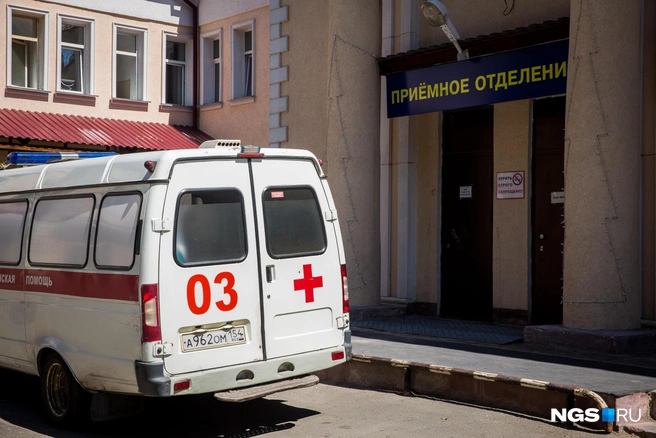 В соцсетях горожане предполагают, что так больница может растерять всех специалистов | Источник: Александр Ощепков / NGS.RU