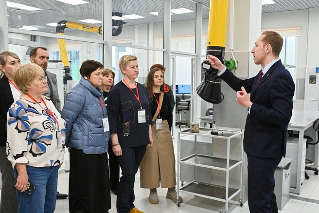 Для конкурсантов провели экскурсию в Центре исследования керна и пластовых флюидов | Источник: «ЛУКОЙЛ-ПЕРМЬ»