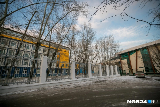 Жилые дома и здания вокруг стадиона также покрасили к Универсиаде  | Источник: Артём Ленц 