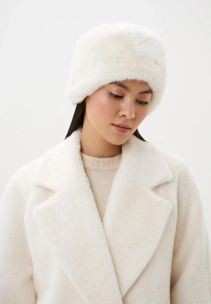 Шапки, береты и кепки: самые модные головные уборы зимы 2025/26 Шапки, береты и кепки: самые модные головные уборы зимы 2025/26