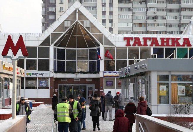 Бизнесменам, видимо, не хватало места в здании | Источник: Станислав Красильников / ТАСС