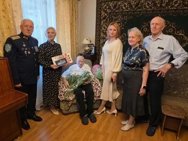 У Валентина Константиновича рядом большая семья | Источник: Администрация Рязани