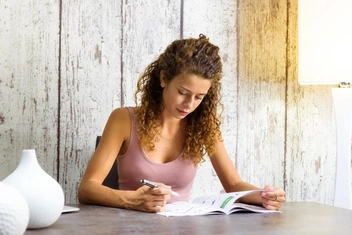 Игра «Ромашка»: найдите хотя бы 21 слово и докажите, что у вас сегодня ясная голова