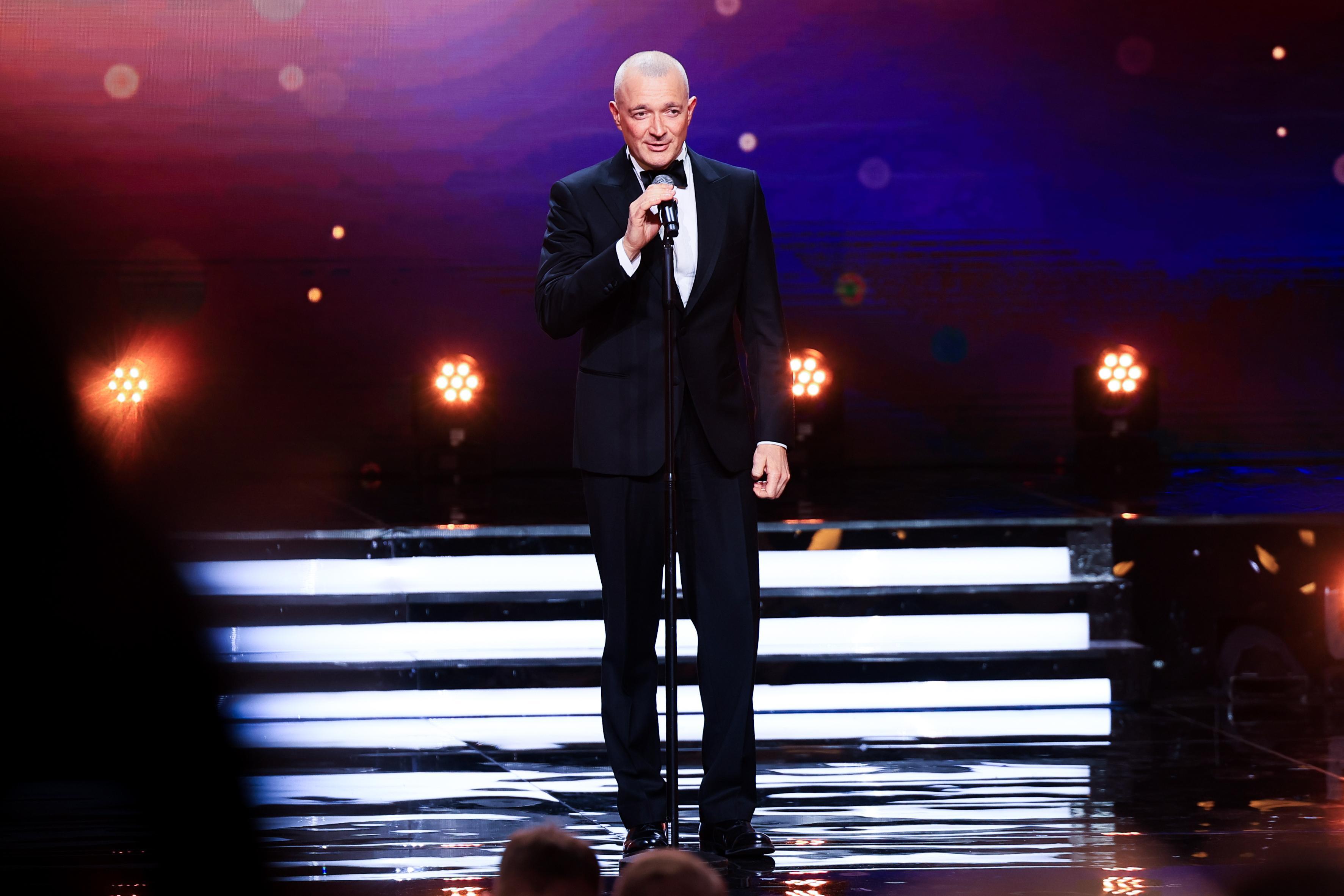 Да она ему в дочери годится: Егор Бероев тайно женился на молодой балерине  фото избранницы актера