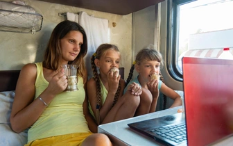 И еще 232 рубля, пожалуйста: у россиян стали просить доплату при покупке билетов в плацкартные вагоны