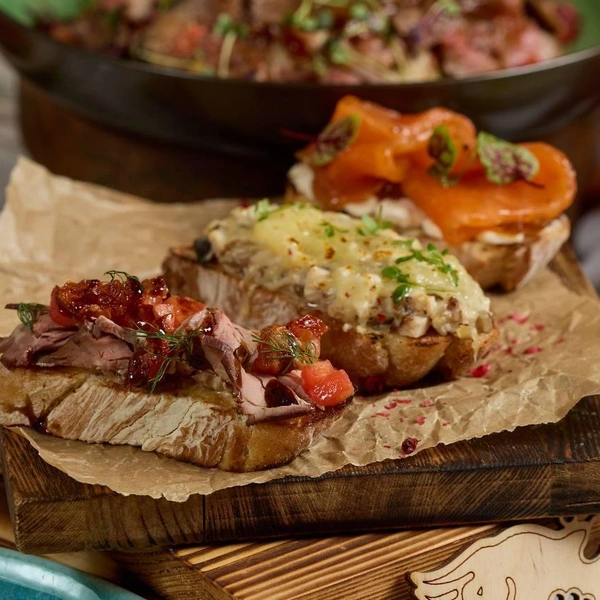 Повара готовят с любовью к гостям | Источник: «Дружба»