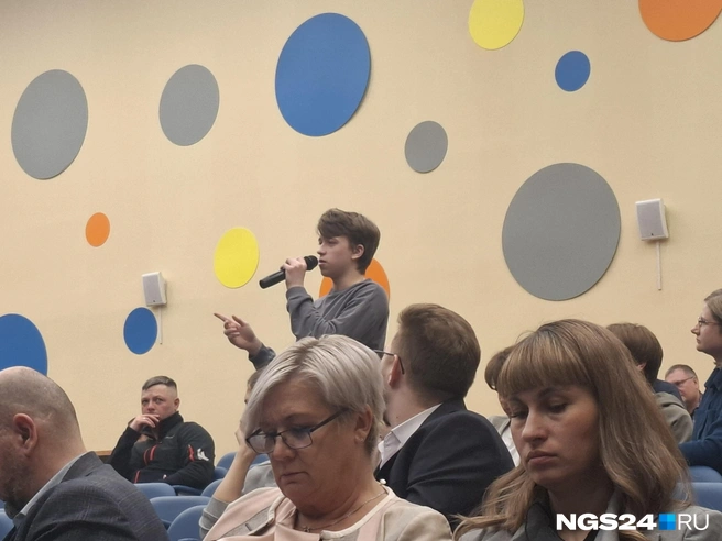 Зумеров волнуют автобусы  | Источник: Татьяна Зарва / NGS24.RU 