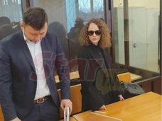 Подмигивает и улыбается: Раппопорт прилетела из Италии, чтобы поддержать в суде пойманную с наркотиками Тарасову