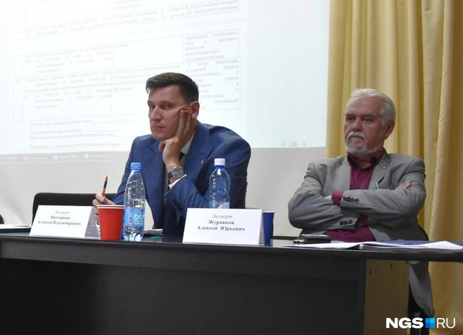 Алексею Нестеркину (слева) на обсуждении пришлось нелегко | Источник: Рихарда Лем / NGS.RU