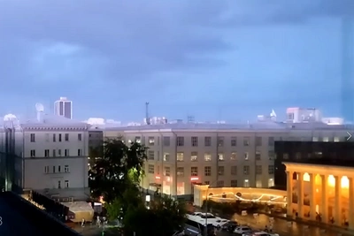 Сильный ливень и гроза обрушились на Новосибирск