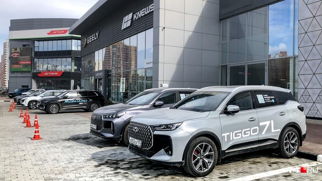 Tenet&nbsp;— успешный стартап по сборке Chery в России. Несмотря на близкое родство, у Tenet T4 и T7 есть технические отличия от аналогичных им Tiggo, которые продавались в России до 2025 года | Источник: Артем Краснов