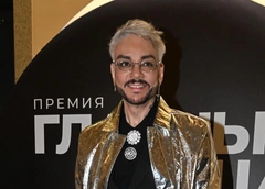 Искрящийся торт, фейерверк и много звездных гостей: Филипп Киркоров с размахом отметил день рождения у себя дома