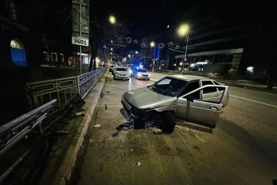 Водитель ВАЗ-2112 погиб в ДТП в центре Воронежа