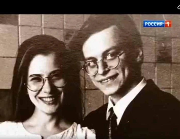 «Надо было — поженились»: первый муж Юлии Высоцкой рассказал об их фиктивном браке