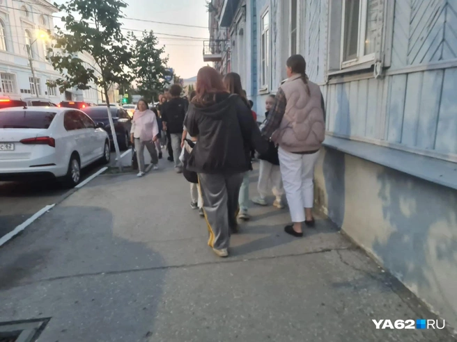 Ох, как же тяжело попасть на Ваню Дмитриенко! | Источник: Светлана Коновалова / YA62.RU