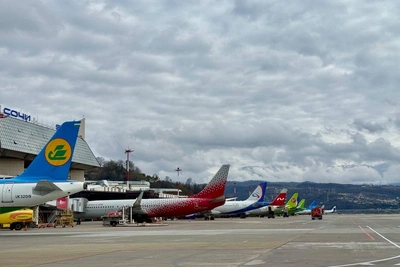 Аэропорт Сочи принял восемь рейсов с запасных аэродромов