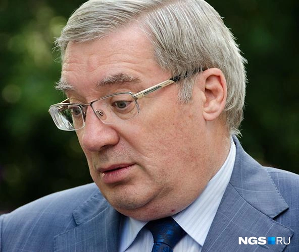 Красноярская публика, судя по всему, осталась глуха не только к пению бывшего полпреда, но и к его управленческим решениям. 18 марта местные активисты начали собирать Толоконскому деньги на билет до Новосибирска. Они возражают против транспортной реформы — губернатор поручил мэрии сократить длинные маршруты общественного транспорта. Новосибирский транспорт подобную операцию пережил несколько лет назад.