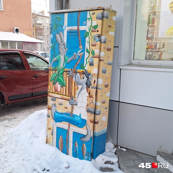 Триптих «Ну погоди» возле остановки Драмтеатр на Гоголя. Художник Анастасия Андреева | Источник: Александр Лисихин / 45.RU
