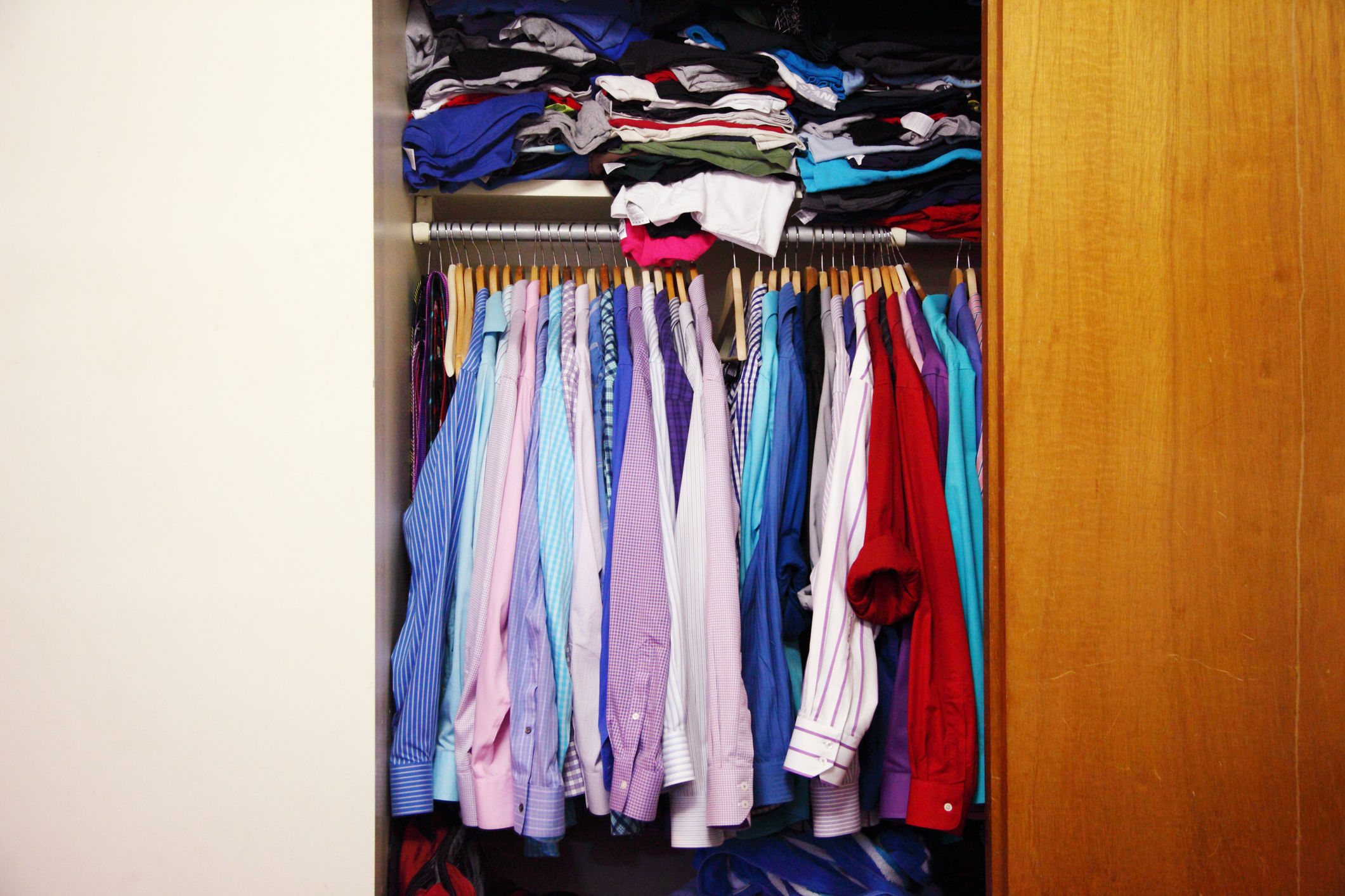 неприятный запах из шкафа с одеждой