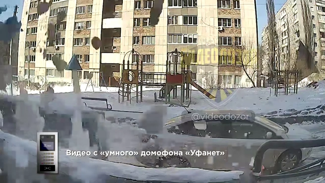 Падения льда с крыш в Уфе приобрели массовый характер | Источник: t.me/bdtprb
