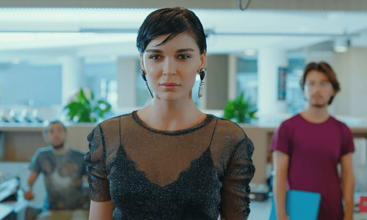 Фото №10 - Топ-10 самых раздражающих героинь из турецких сериалов (и почему они нас бесят) 😅
