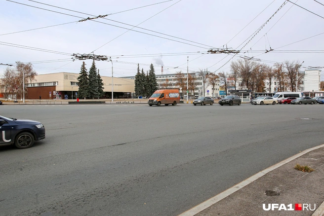Еще одна фотография, уже со стороны проспекта