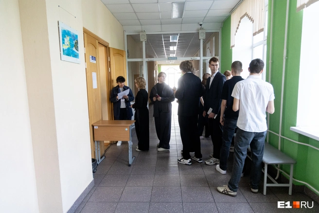 От экзаменов зависит, кто сможет поступить в вуз на бюджет, а кому придется платить за дальнейшее обучение | Источник: Владислав Лоншаков / E1.RU