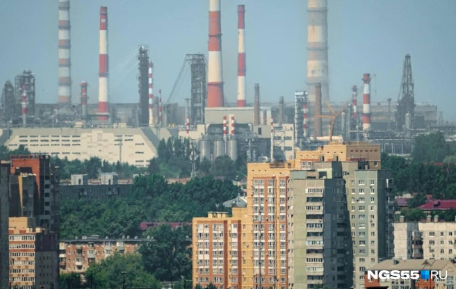 Сколько БПЛА попало в нефтезавод, глава региона не уточнил | Источник: Кирилл Башинский / NGS55.RU