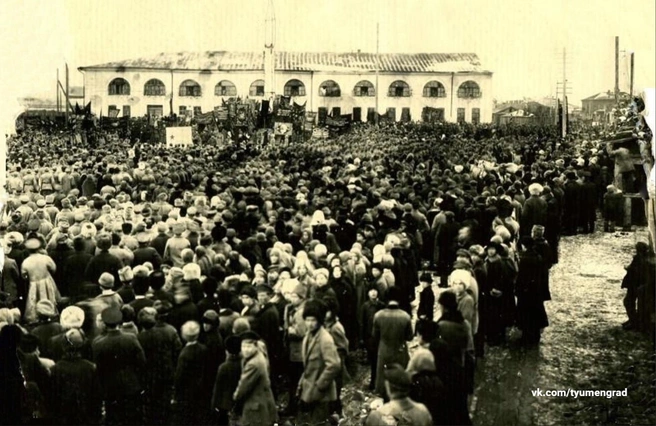 Митинг 1919 года у Гостиного двора | Источник: ТЮМЕНЬ до НАШЕЙ ЭРЫ