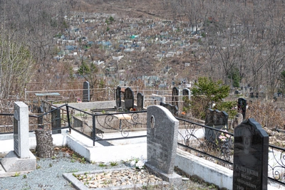 В Радоницу во Владивостоке возникли пробки к кладбищам