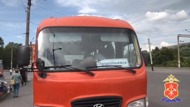 Мужчина попытался закрыться в кабине и отказался объяснять ситуацию инспекторам | Источник: www.city-n.ru