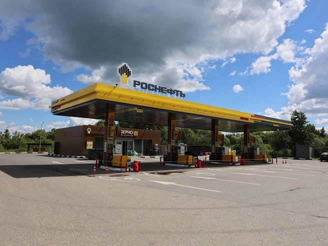 АЗС «Роснефть» на Загородной улице, 42 в Ростове Великом | Источник: Александр Куренной / 76.RU