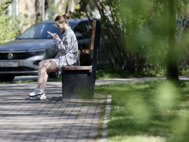 Заметили, как много нарядных девушек появилось на улицах? | Источник: Наталья Лапцевич
