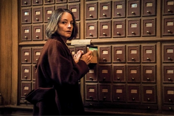 16 иронических детективов о людях, которые не смогли пройти мимо чужой тайны