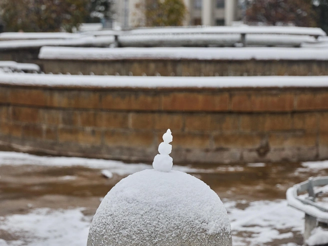 Синоптики прогнозируют, что снег позже растает.