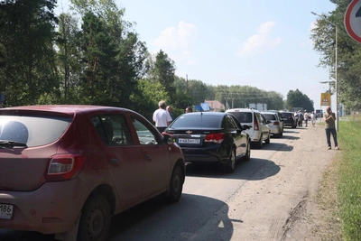 Водители в Ялуторовске ждут бензин в очереди