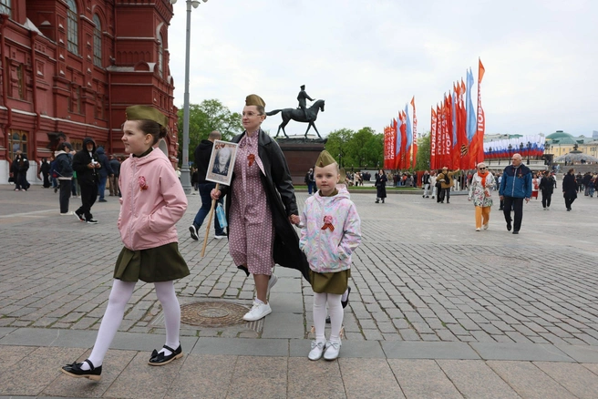 Родители с детства приучают детей чтить 9 мая | Источник: Артем Устюжанин / MSK1.RU