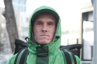 Yekaterinburg Man Blinded in Attack Now Works as Courier