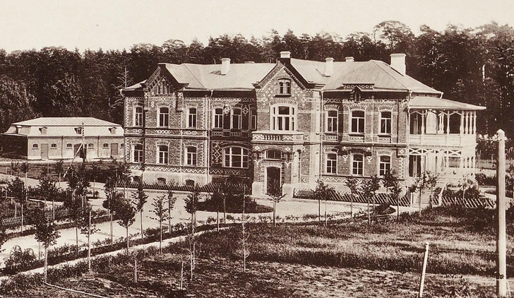 Служебные постройки при Алексеевской насосной станции. Фото 1890–1893 годов. | Источник: архив пресс-службы