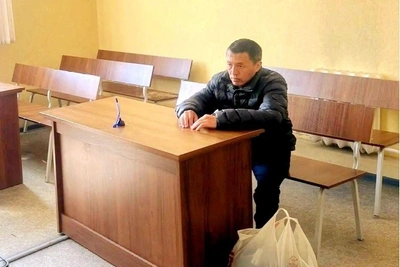 Мужчина рвавшийся к губернатору хотел отдать флешку