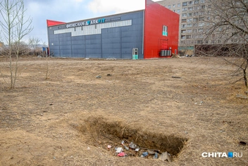 Фото 2025 года. Вывеска на «Адмирале» почему-то совсем другая  | Источник: Олег Фёдоров / CHITA.RU