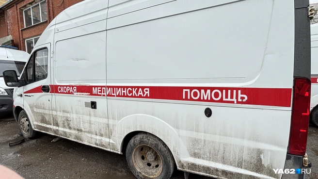 Женщине стало плохо прямо на остановке | Источник: Виктория Улитова / YA62.RU