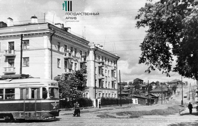 Вид на улицу Решетникова с улицы Ленина, 1950-е годы | Источник: Госархив Пермского края