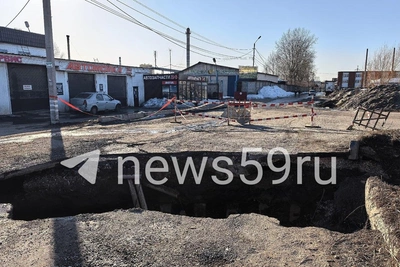 На улице Переездной в Перми образовался глубокий провал