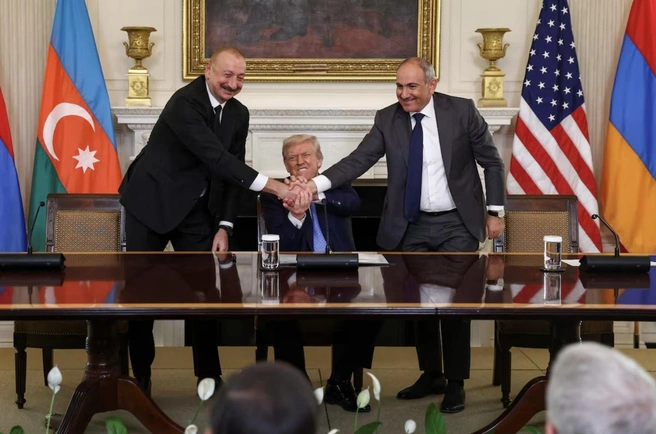 Армения и Азербайджан пообещали уважать границы друг друга  | Источник: Kevin Lamarque / REUTERS