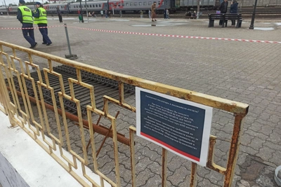 В Архангельске закрыли проход на перрон вокзала