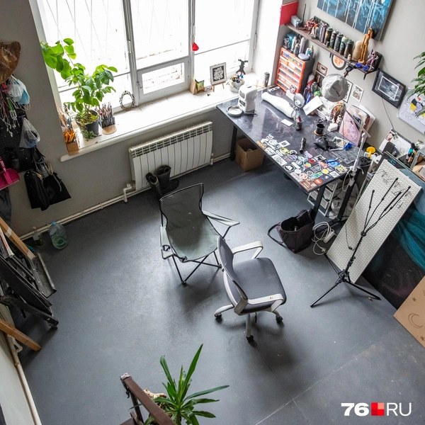 В помещениях соседствуют студии художников, кафе, винтажный магазин, тату-студия и не только | Источник: Кирилл Поверинов / 76.RU