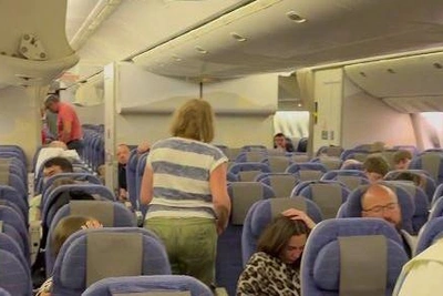 Уральцы с детьми застряли на Пхукете из-за сбоя самолета